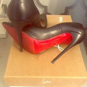 Christian Louboutin So Kate